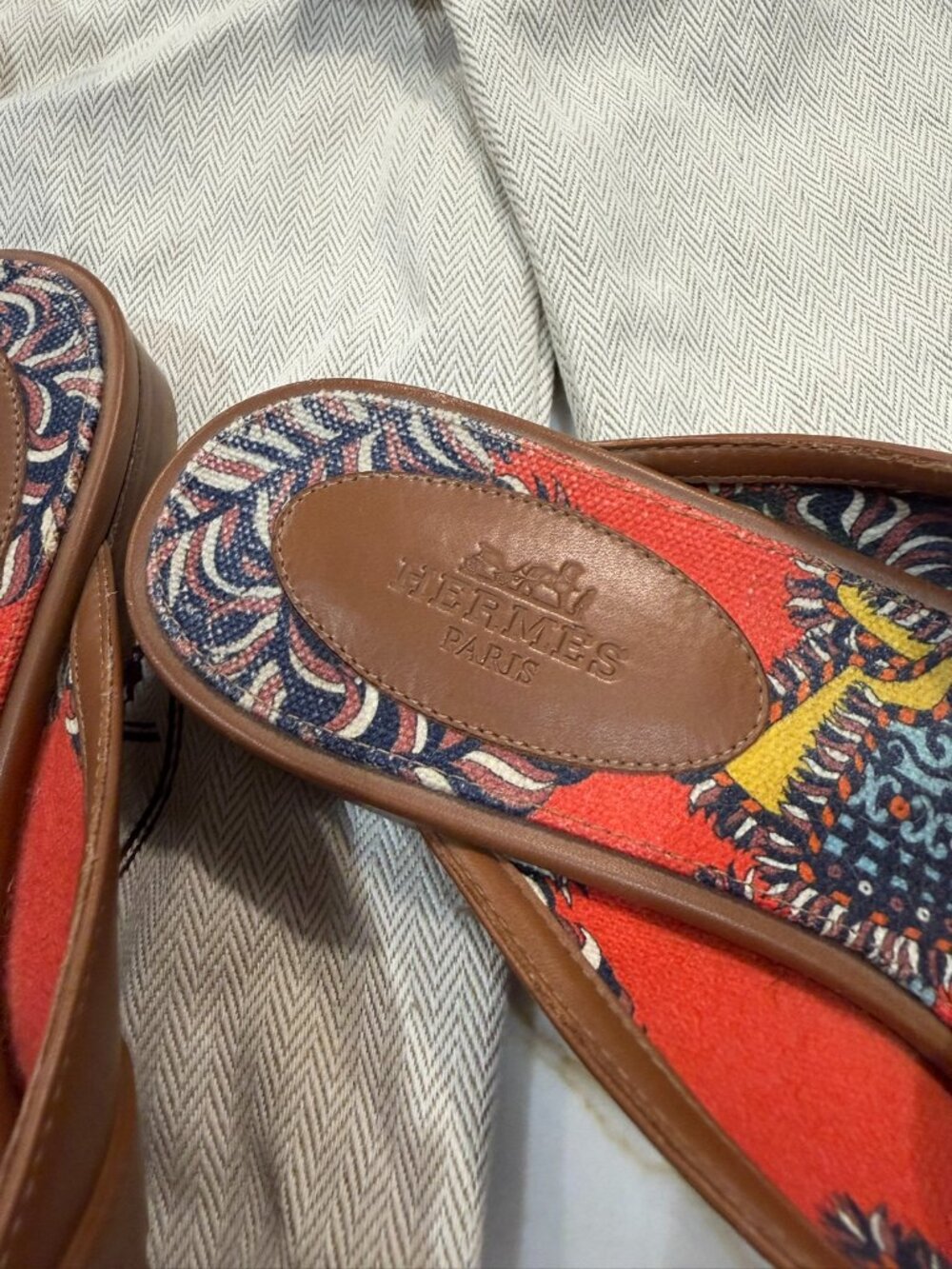 Hermès Oz Mules – Brown Leather, Palladium Kelly Buckle, 38 / US 7